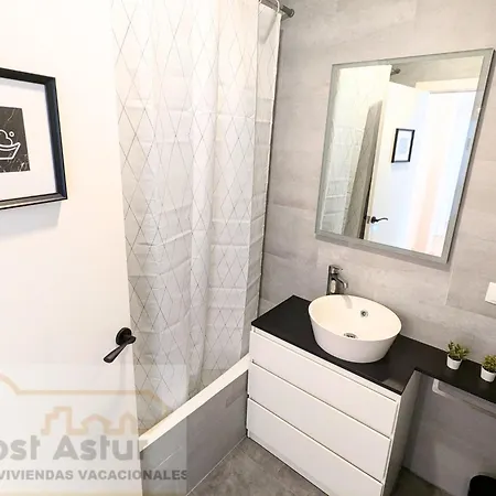 Kadori, Centro Ruta De Vinos Y Estacion De Tren Y Autobus اوفيدو