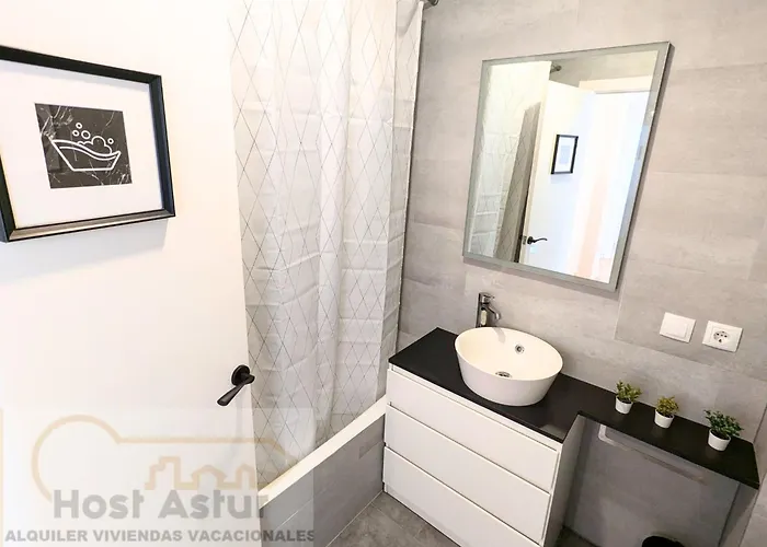 Kadori, Centro Ruta De Vinos Y Estacion De Tren Y Autobus Oviedo