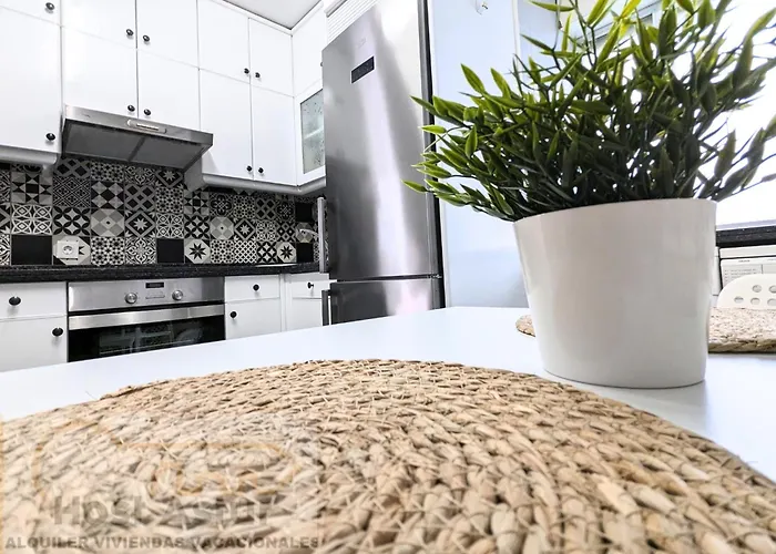 Kadori, Centro Ruta De Vinos Y Estacion De Tren Y Autobus